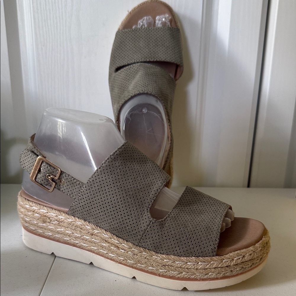 Dr. Scholl's Olive Green Perforated Wedge Sandals (sz 8-1/2)